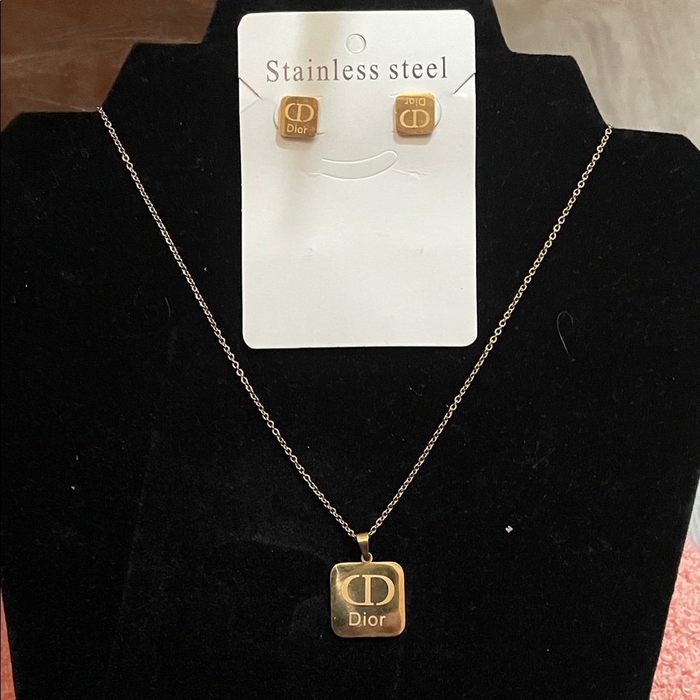 Dior Gold Square Pendant Necklace Set - Picture 3 of 3